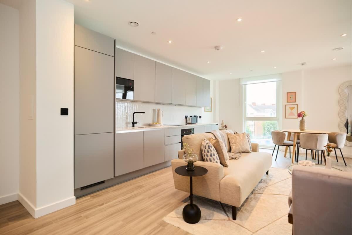 The Tottenham Escape - Lovely 2bdr Flat With Balcony * London