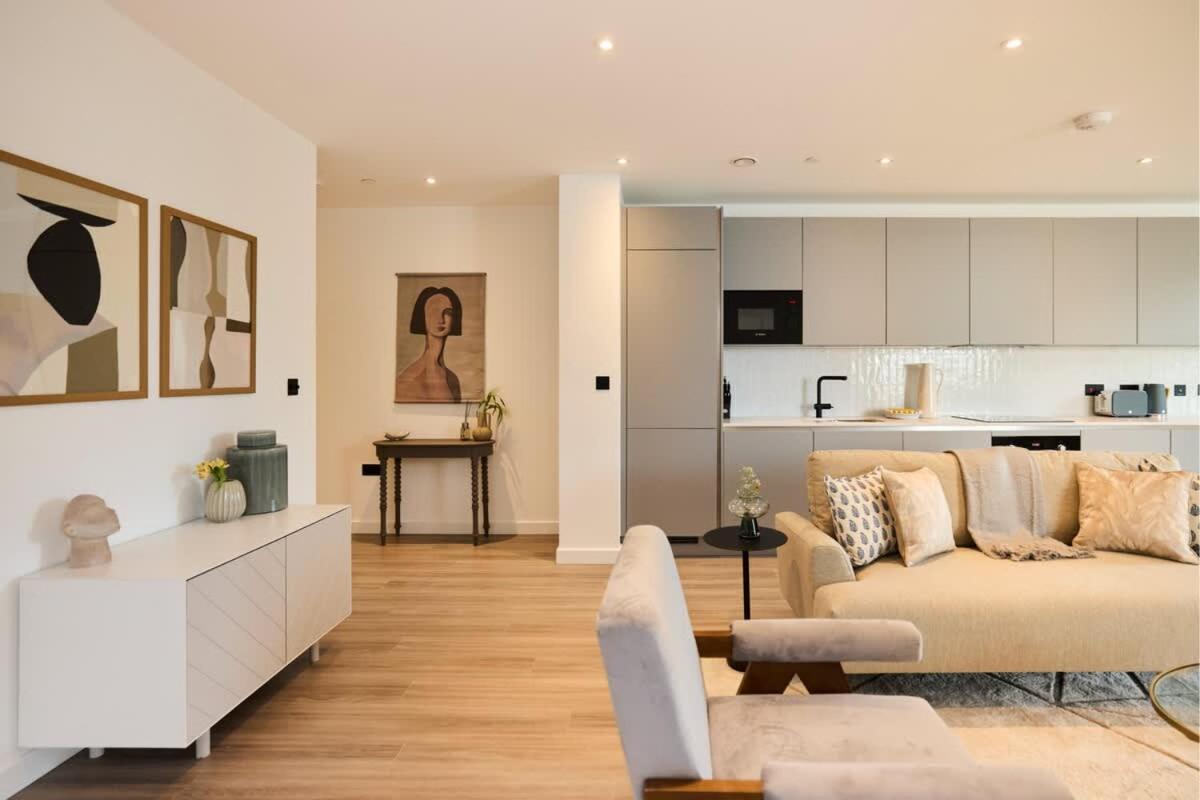 The Tottenham Escape - Lovely 2bdr Flat With Balcony Apartment